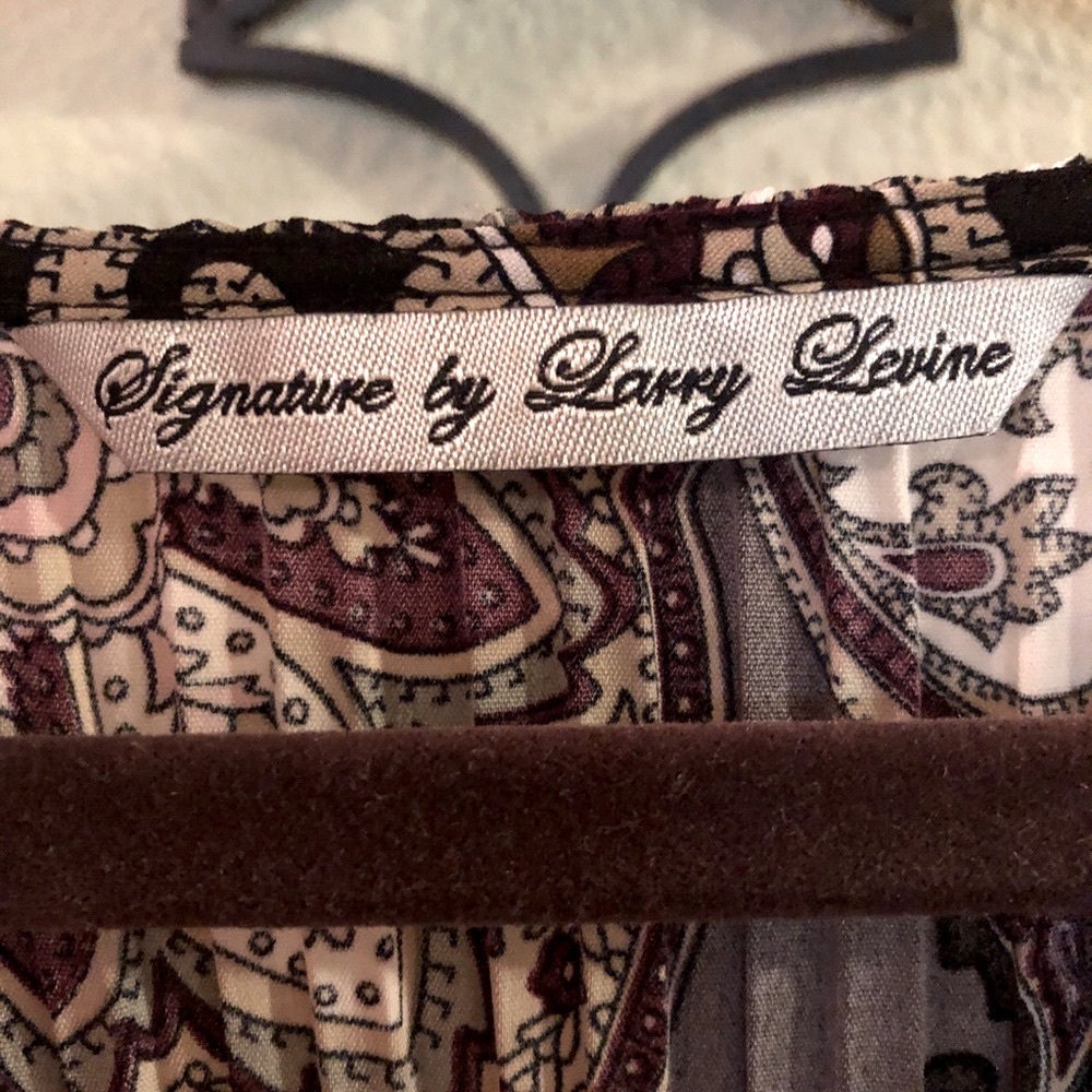 EUC Signature by Larry Levine Blouse - Picture 2 of 6